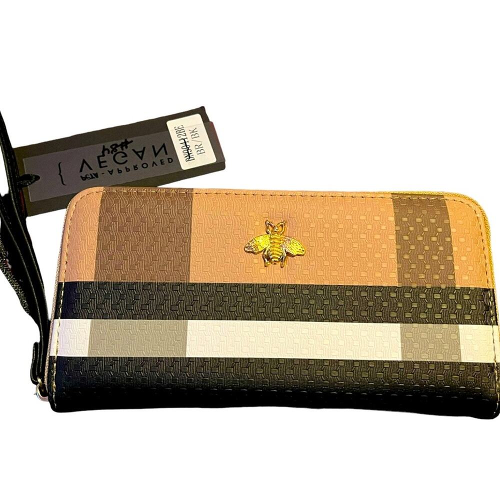 Deluxity LA Wallet NWT Beige White and Black Plaid Design Handle Strap Wristlet